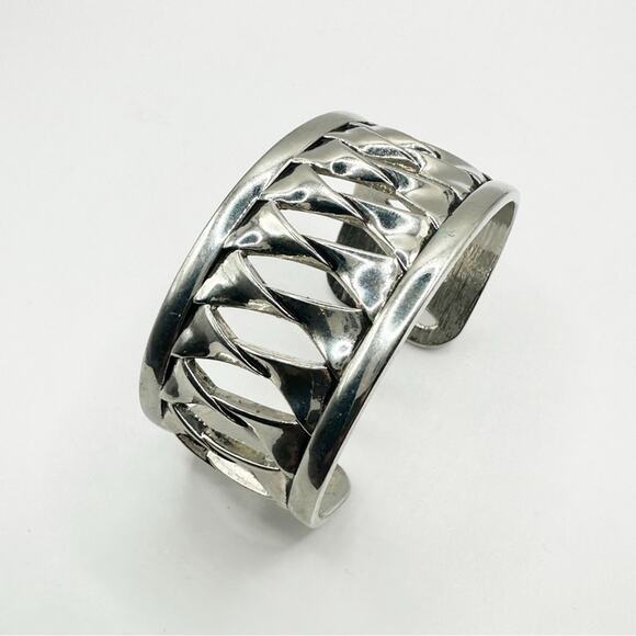 Lia Sophia Shockwave Individual Twisted Slats Cuff Bracelet Jewelry Silver tone - Picture 9 of 9